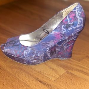 EXPRESS unique heel! 😍♥️😨